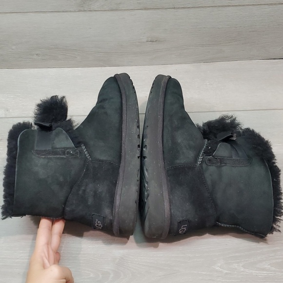 UGG® Women Ugg Australia Women Gita Ankle Pom Pom Leather Boots shoes sz 8
